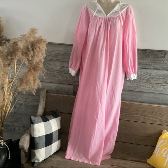 Vintage pink long nightgown size large - Picture 1 of 6